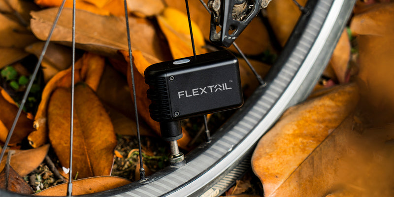 TINY BIKE PUMP：tiny cordless pump that you should take along for the ride